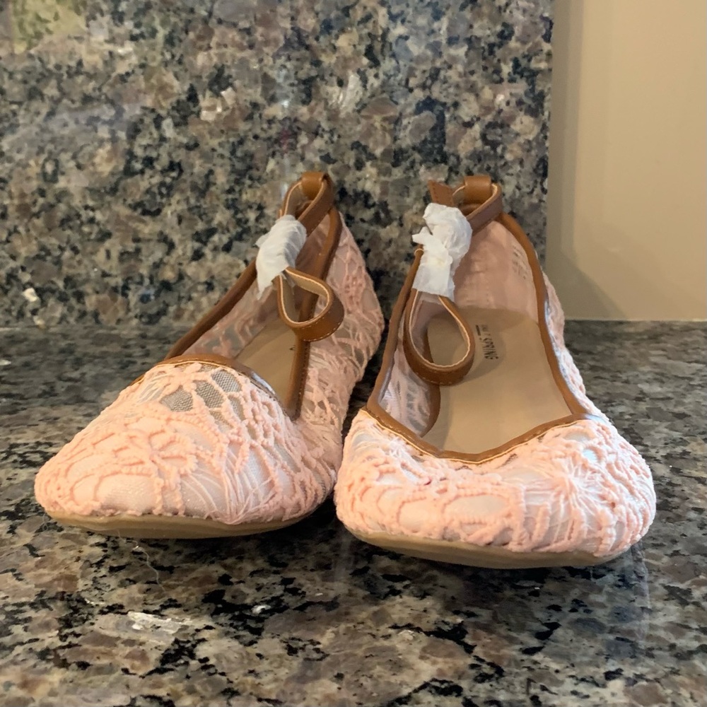 NEW Call it Spring Pastel Pink Lace Flats - Picture 2 of 5